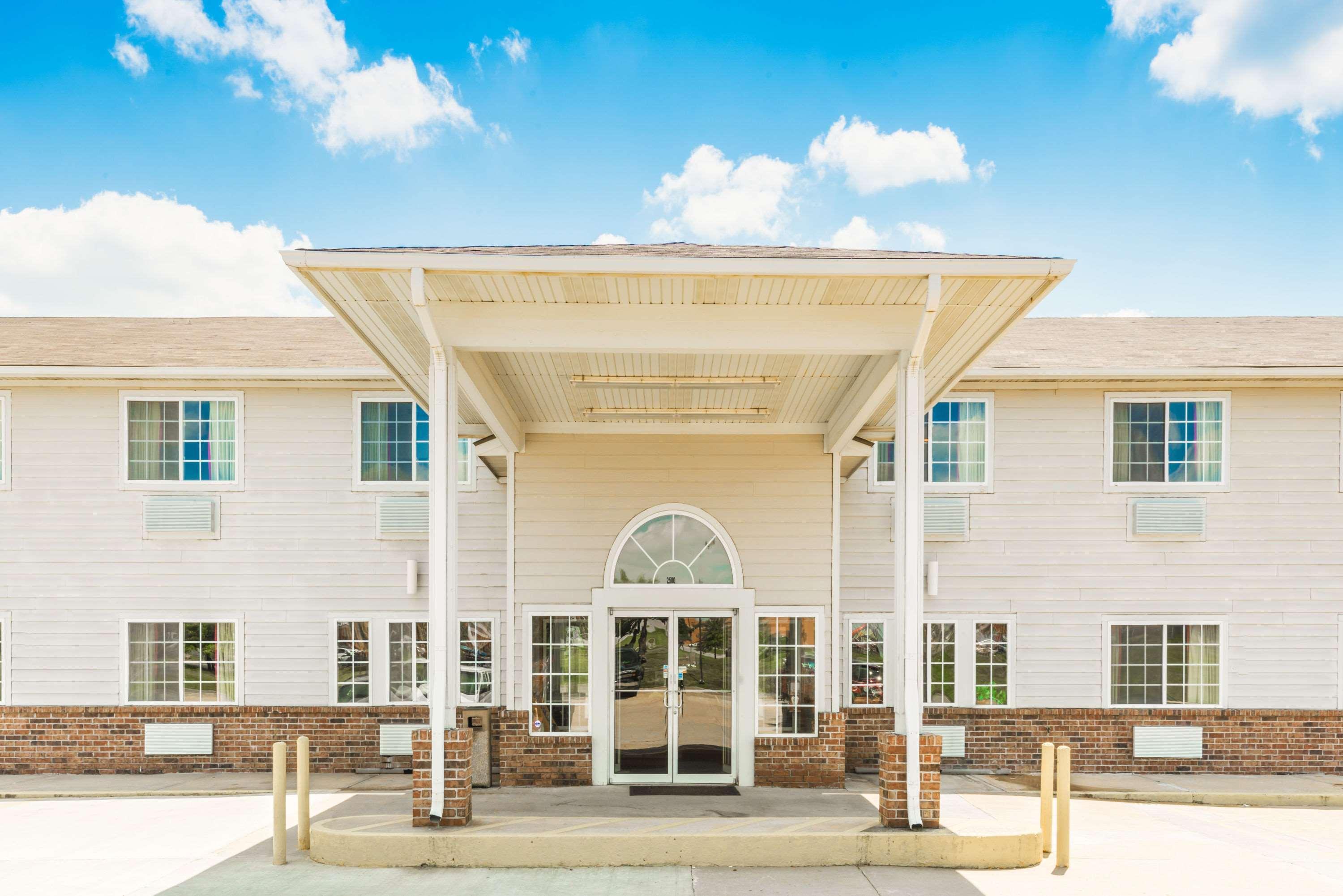 普拉特城/堪萨斯城国际机场北速8酒店 Platte City 外观 照片