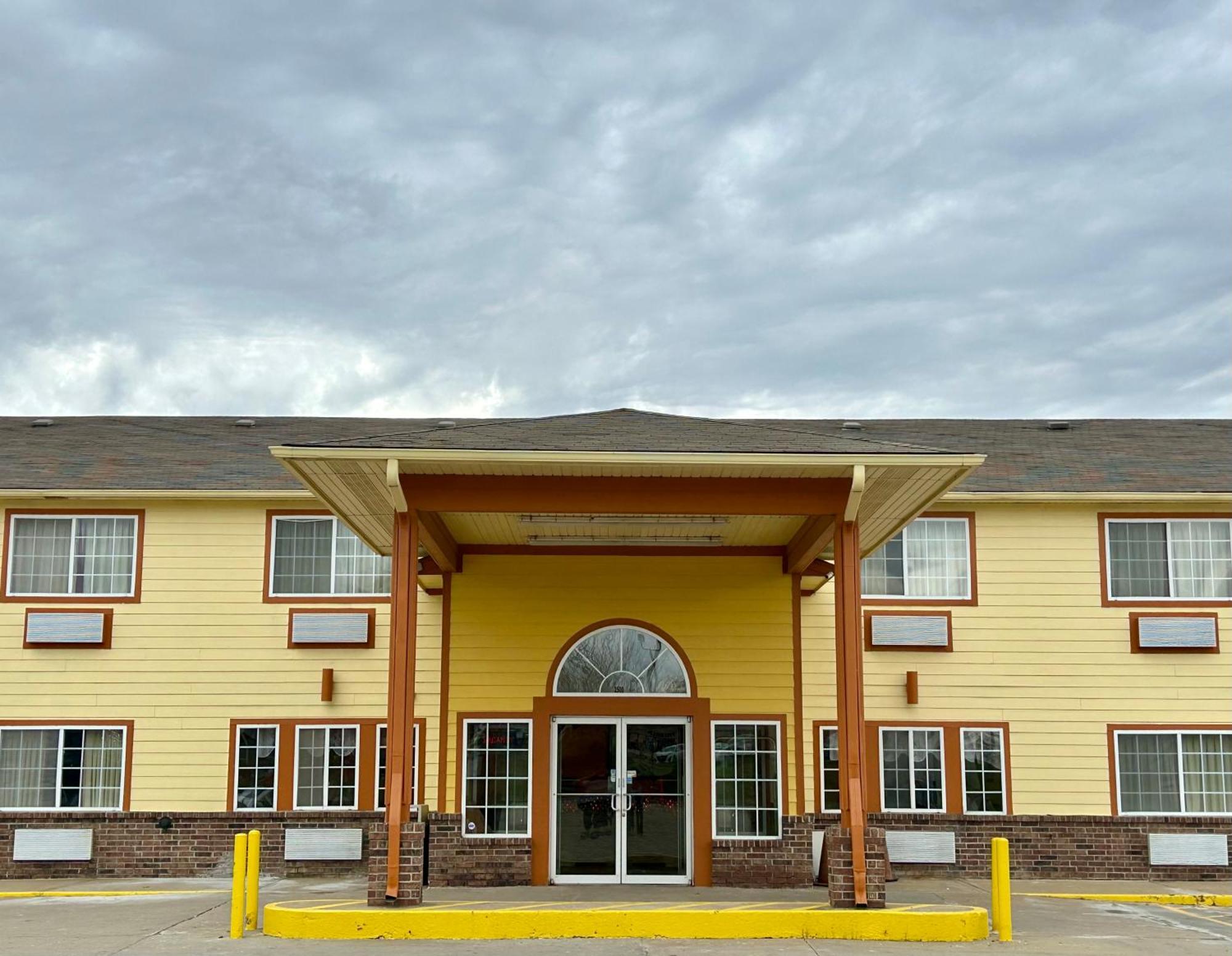 普拉特城/堪萨斯城国际机场北速8酒店 Platte City 外观 照片