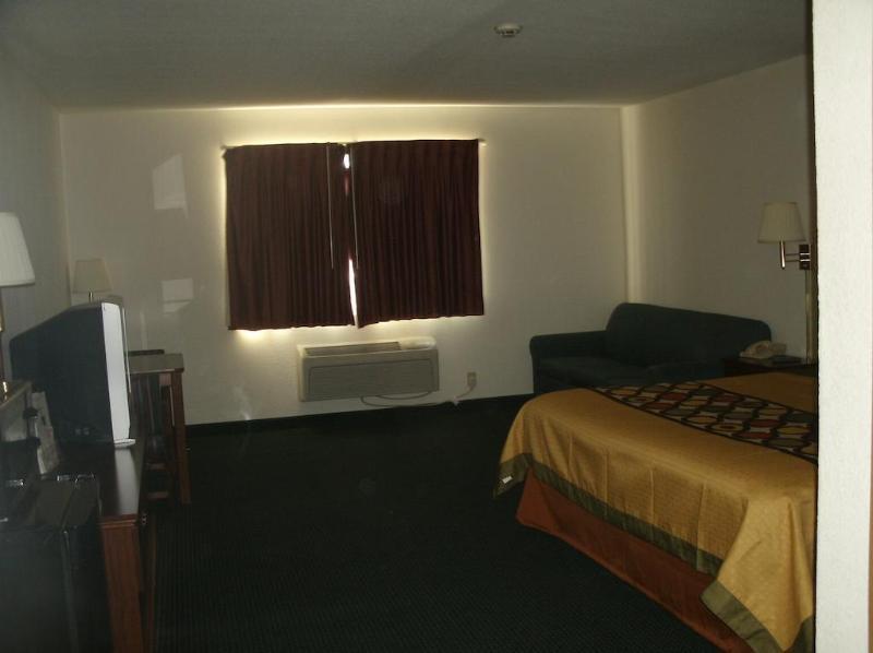 普拉特城/堪萨斯城国际机场北速8酒店 Platte City 外观 照片